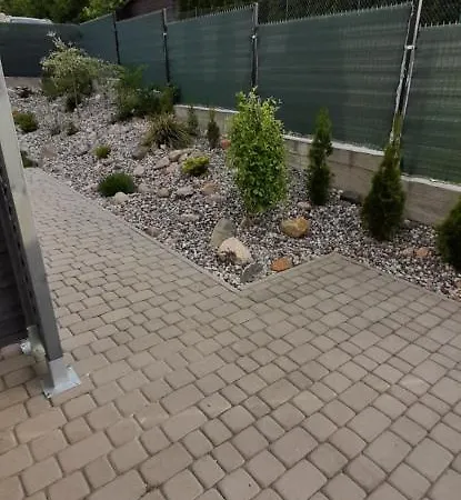 Monti アパート Mosty