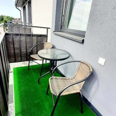 Monti アパート Mosty